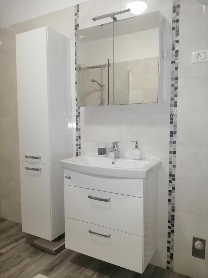 Apartment Vera, 80 M From The Sea Novigrad  Exterior photo